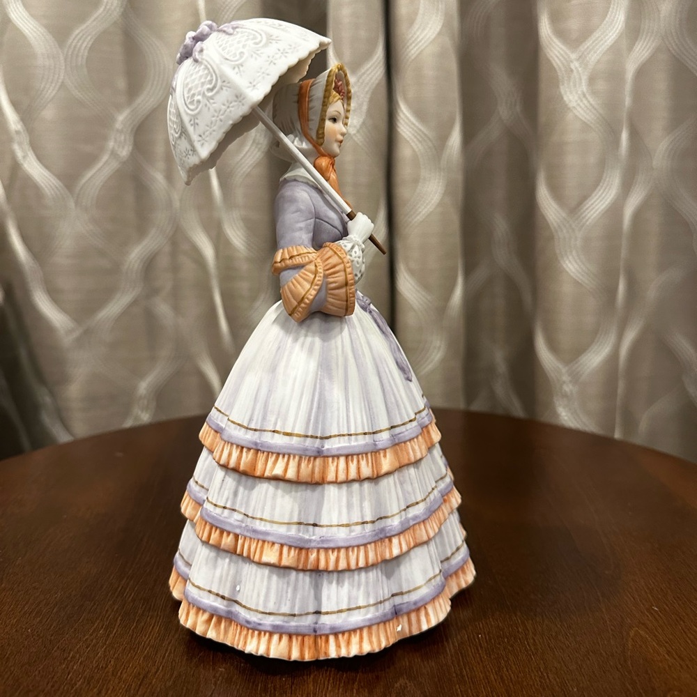 Lenox Collection “Springtime Promenade” Fine Porcelain Sculpture - Picture 8 of 11